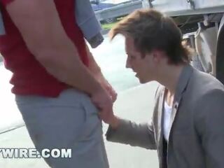 Gaywire - ceco borchie avendo gay sesso clip fuori in public&excl;